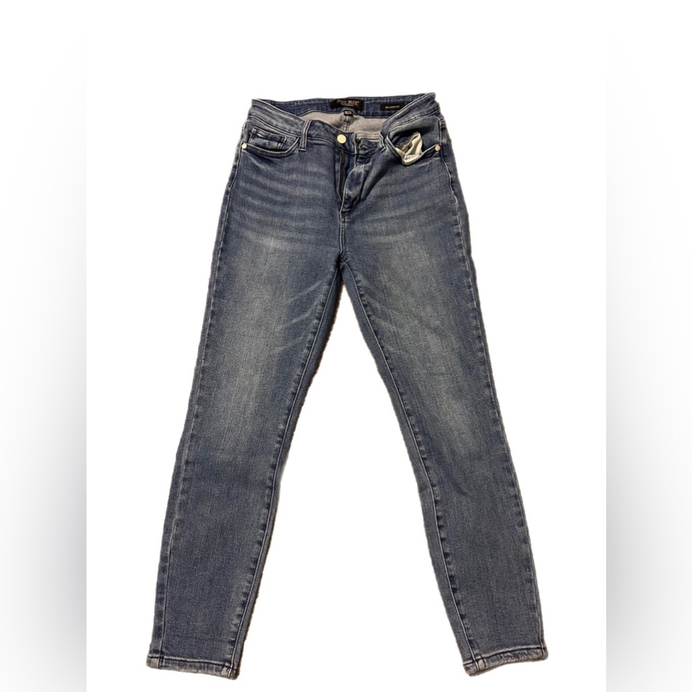 Judy Blue jeans, relaxed fit. Like new.